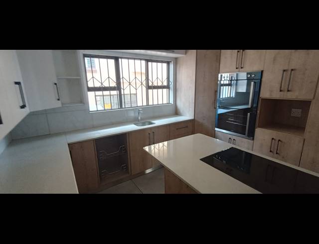 4 BEDROOM DUPLEX TO LET IN MODEL PARK